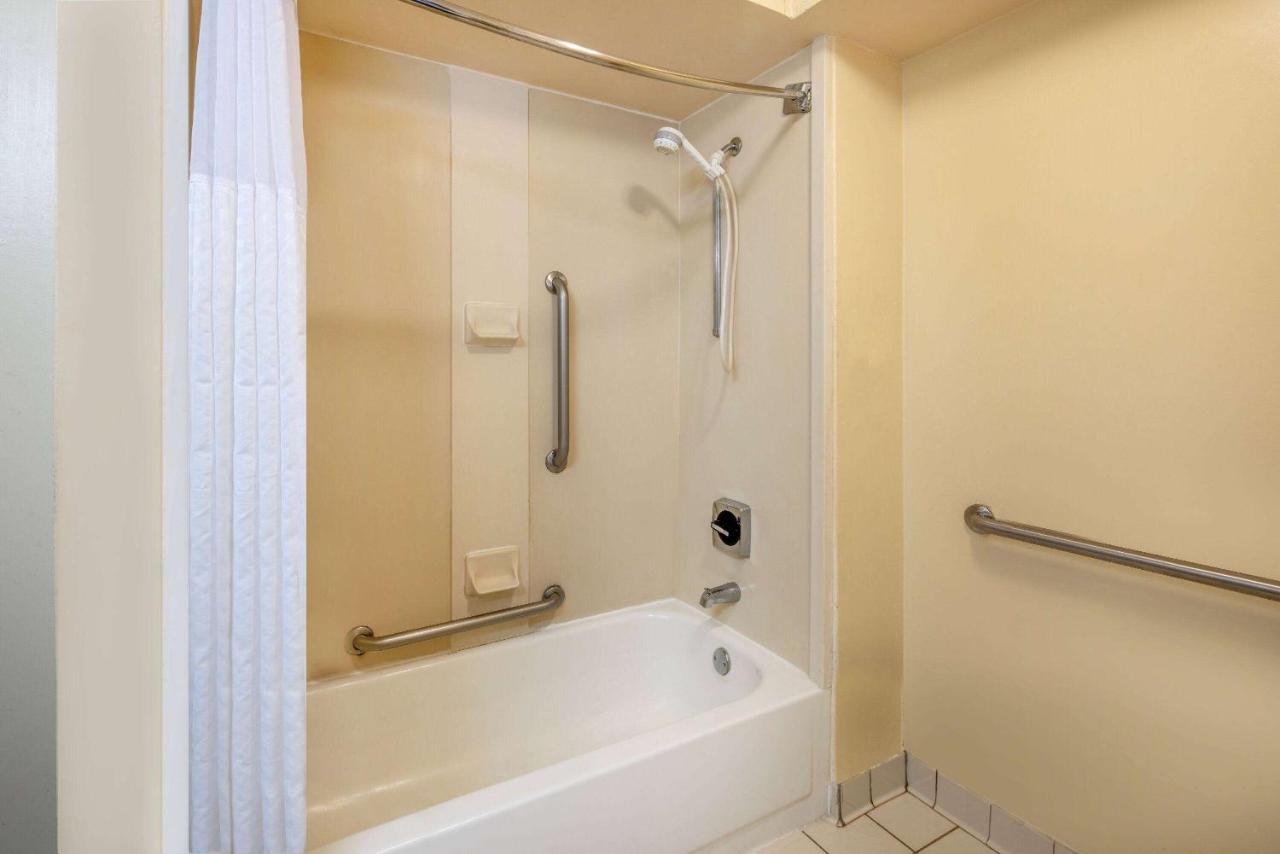 Hotel Baymont By Wyndham Columbus Ga Extérieur photo