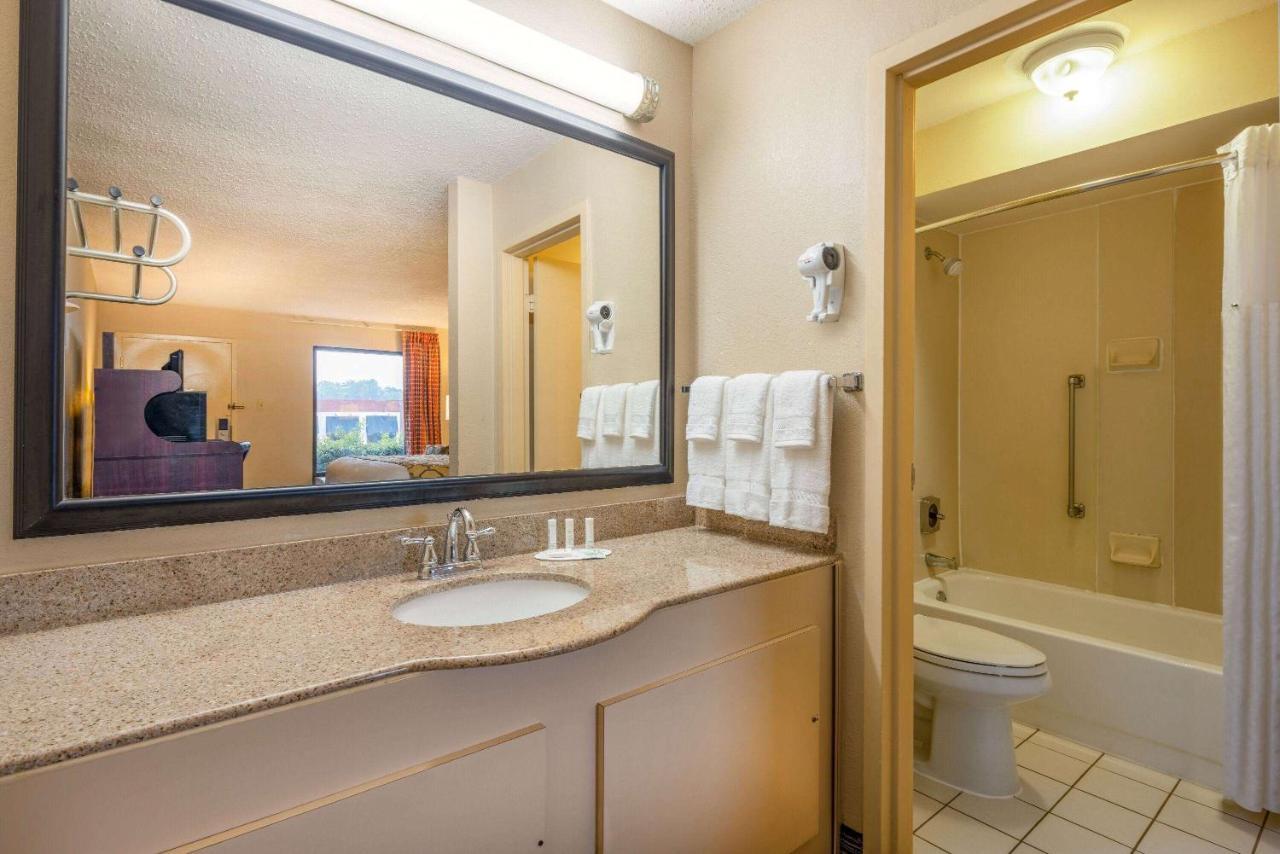 Hotel Baymont By Wyndham Columbus Ga Extérieur photo