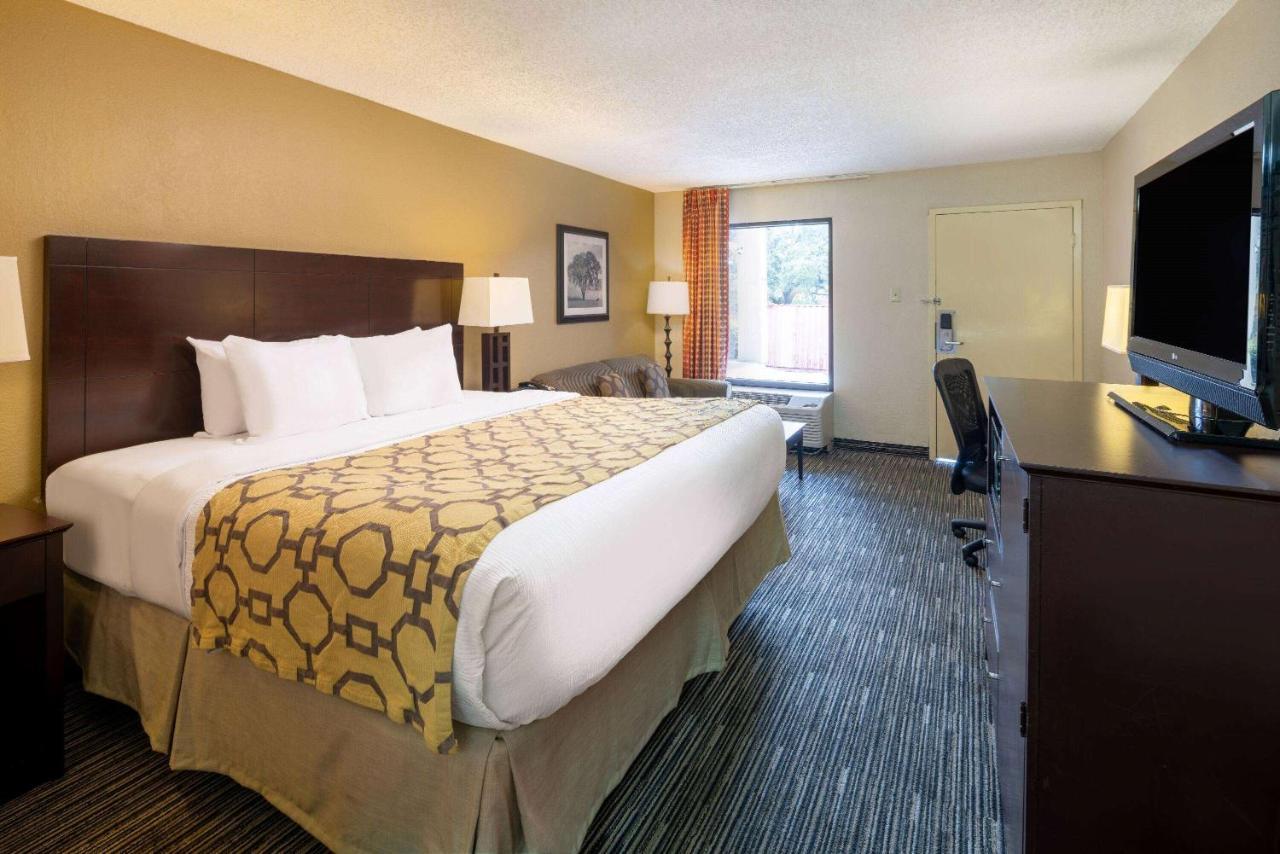 Hotel Baymont By Wyndham Columbus Ga Extérieur photo
